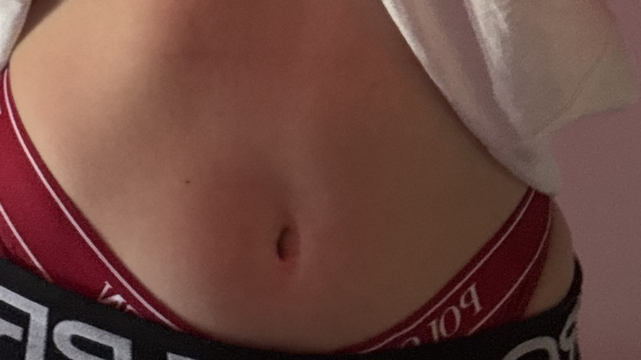 Geile Maus zieht sich aus